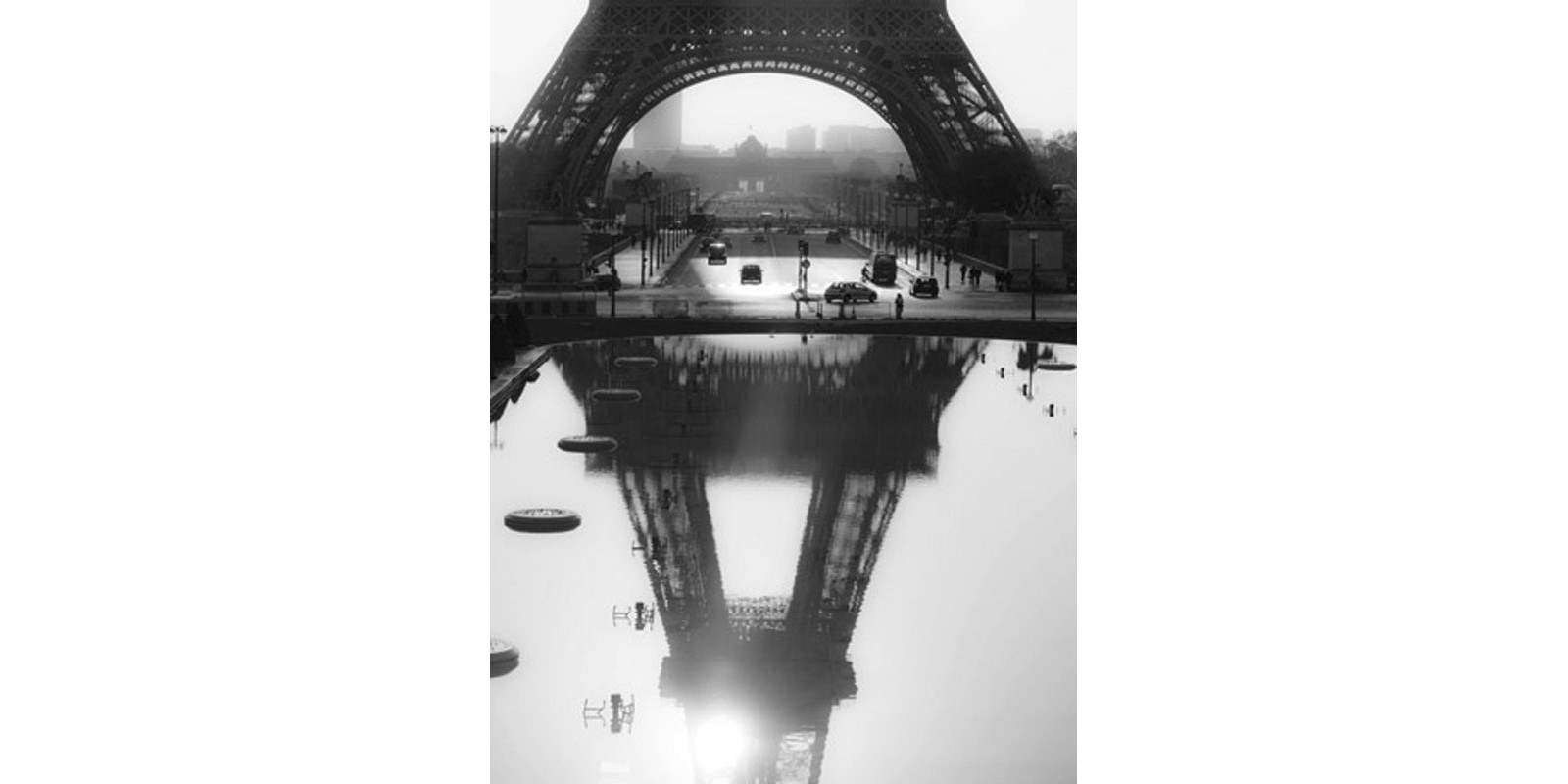 Michel Setboun - The Eiffel tower reflected, Paris