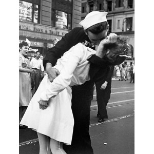 Victor Jorgensen - Kissing the War Goodbye in Times Square, 1945