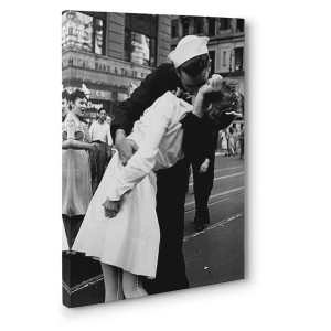 Victor Jorgensen - Kissing the War Goodbye in Times Square, 1945